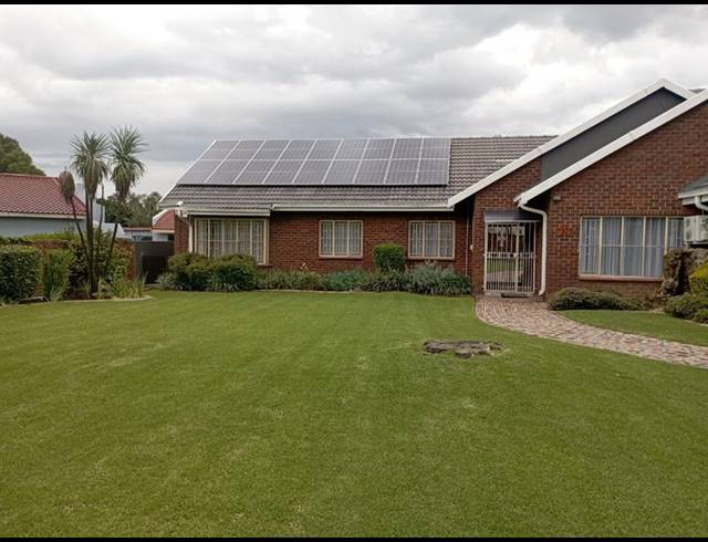 5 BEDROOM HOUSE FOR SALE IN VAN RIEBEECK PARK